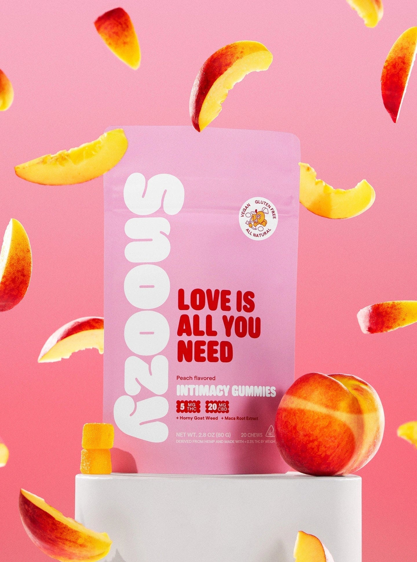 Gomitas con THC Delta 9 y CBD marca Snoozy Love Is all you need intimacy gummies peach flavored